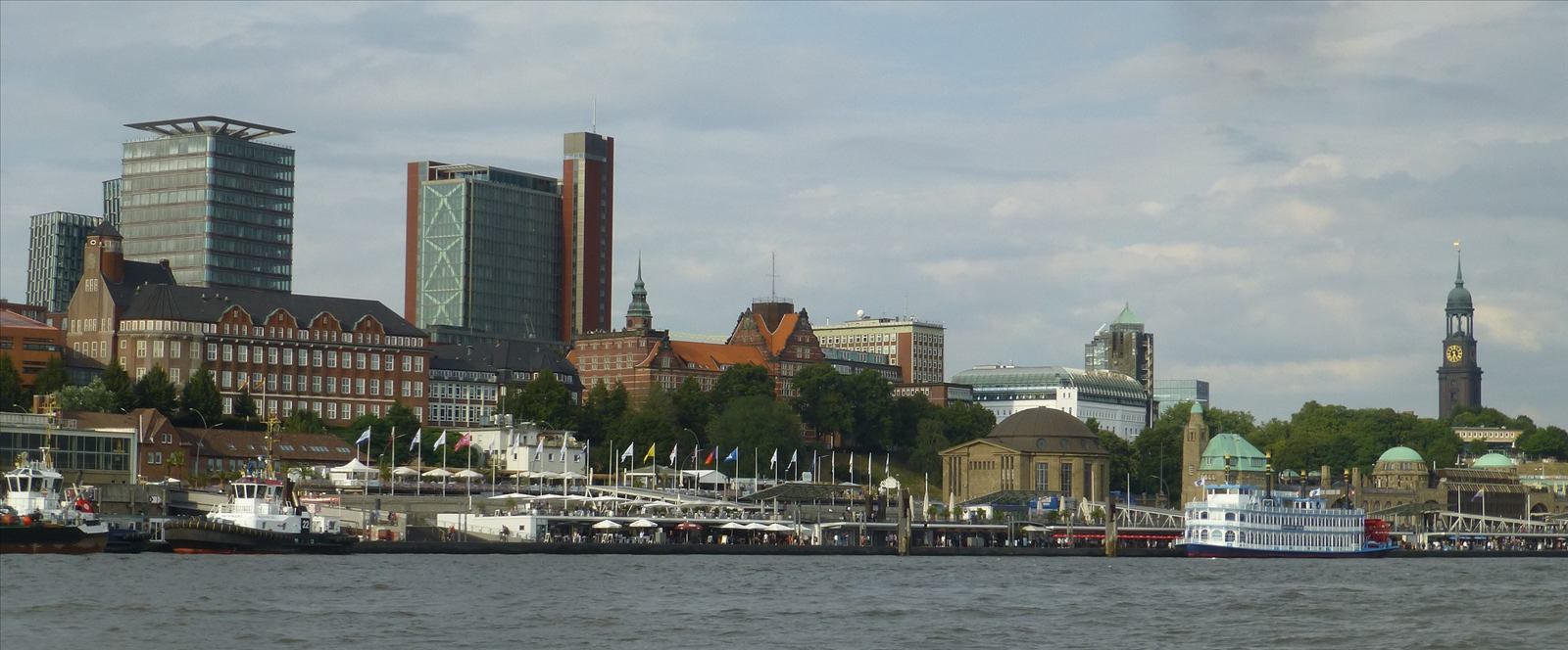Panorama des Hamburger Hafens
